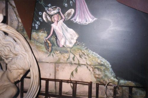 Professional Murals on the walls enhances the ambiance at Sunworks.